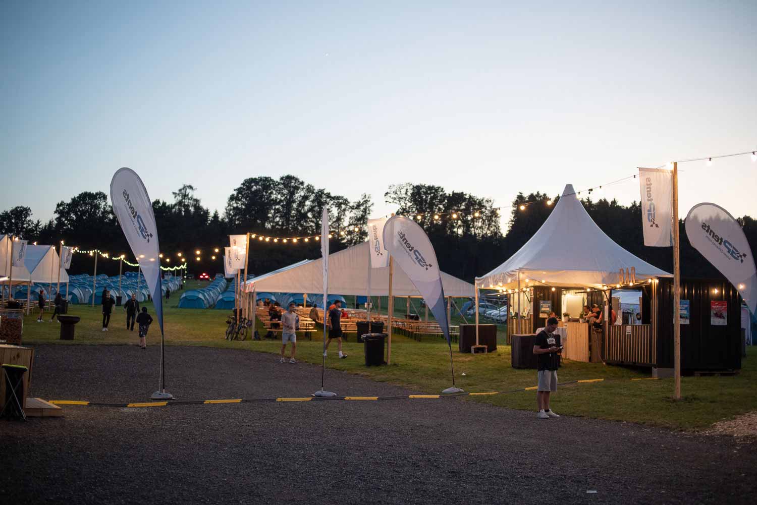 reclame tent RBM Inflatable tent Panda Medium Sunny Beige for 1-4 person  Live More  Outside